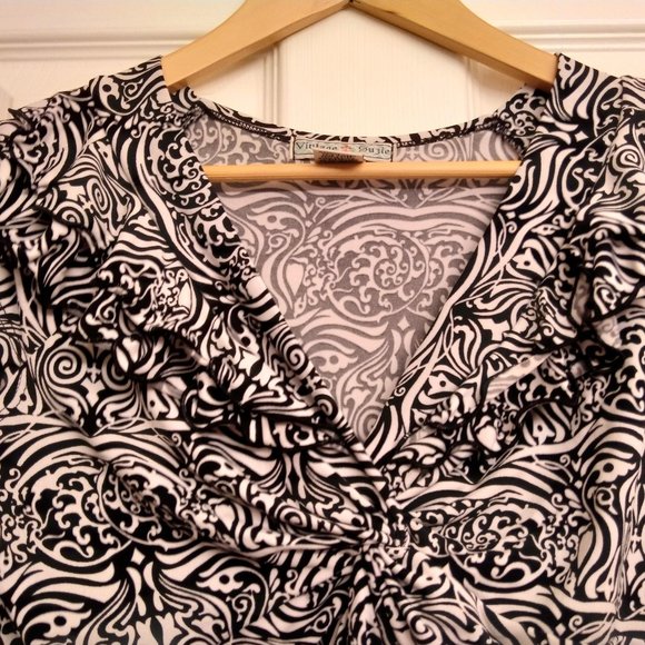 Sleeveless ruffled shirt - Picture 2 of 5